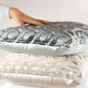 Designers Guild Kissen Latticino Natur Grau Muster Samt Glanz Kissen