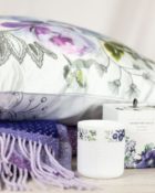 Geschenk-Set „Aqualiscous“ Kissen Decke Teelicht lila