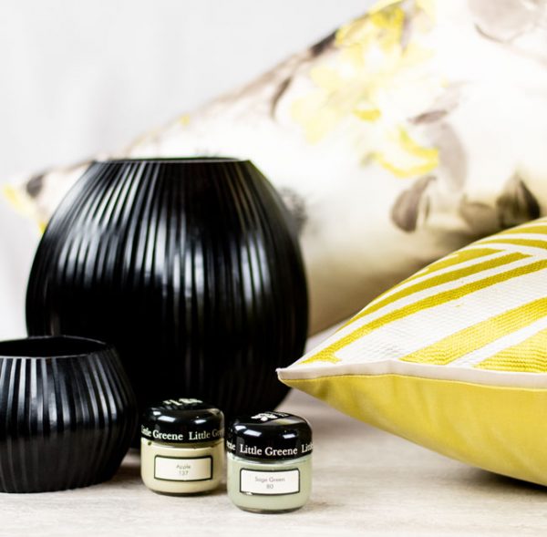 Geschenk-Set „GRACE“ Vase Kissen Teelicht Farbtöpfchen schwarze Vasen