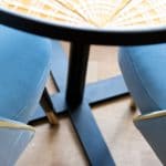 Esszimmer Einrichtungskonzept Detail Essstühle blaue Stühle