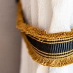 Wohnen mit Kamin Dekoration Textilien Wohnen Vorhang Dekoschal mit Raffhalter Houlés Fransen Wohnzimmer gestalten