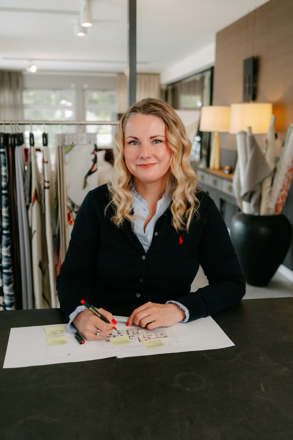 Monika Winden, Dipl.-Ing. Innenarchitektur, im HOMEMATE-Showroom